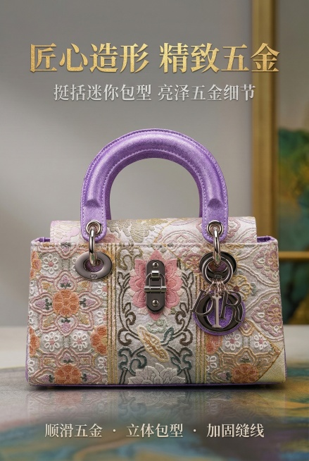 严格还原上传产品图，重点呈现包型挺括度、五金配件、开合细节、包身线条。产品以半开状态置于画面中心，展示五金开合结构与包身线条，正面平视+斜侧组合视角，完整展示包型结构与五金细节。主标题“匠心造形 精致预览效果