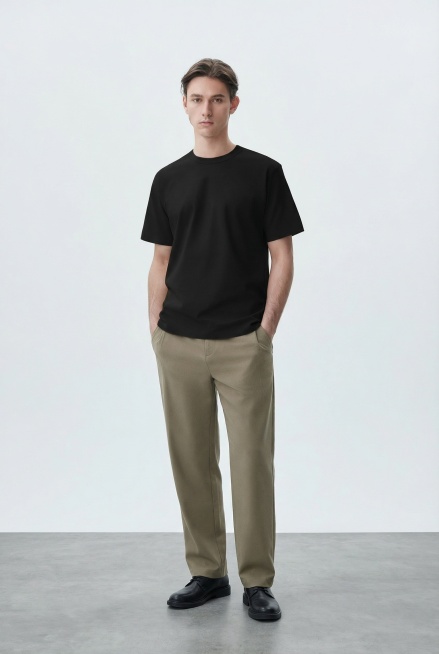 模特服装不能给改变
灰色地面与白色背景，光线自然，背景简洁
画质要求：写实，8k，高细节，对焦清晰，光线自然，无变形预览效果