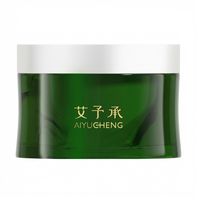 产品精修，将化妆品置于纯净纯白背景。正视图平视视角，3D渲染效果，精准还原产品原本颜色与包装材质（塑料的哑光、通透质感）。清除所有指纹、灰尘与瑕疵，让产品看起来崭新。瓶身光影立体感强，提升整体质感和高预览效果