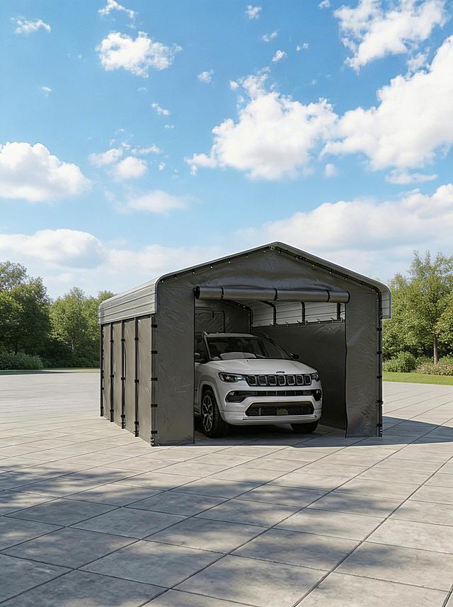 去除白色别墅，保留空旷庭院和蓝天白云作为背景，保持车棚和车辆不变，呈现真实摄影质感