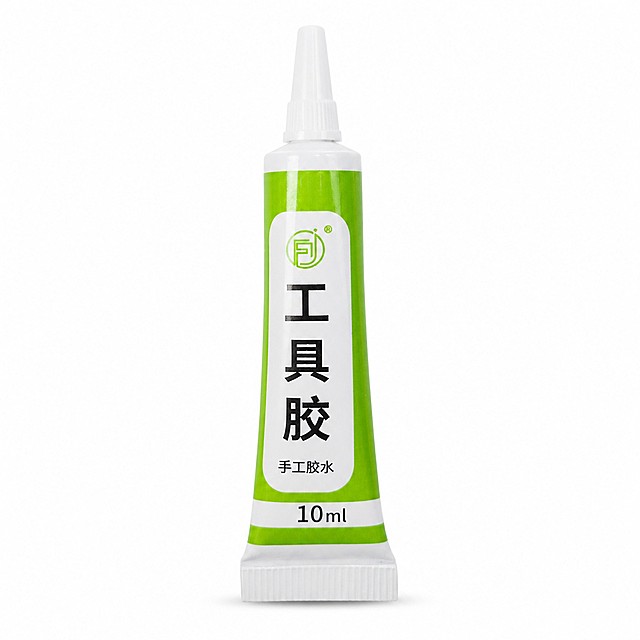 产品精修，产品置于纯白背景上，专业商业棚拍光，5500K标准中性白光，轮廓光，体积光，曝光正确，强烈真实立体感，接地处保留干净浅淡的自然接触阴影，严禁大片投影、脏灰阴影和悬浮感，主体居中，商品完整入画不裁切，商品外轮廓视觉体量约画面60%-80%，四边均匀留白约10%-20%，严禁满幅铺满与贴边顶满，极致超清画质，细节清晰锐利，4K分辨率，商业级实拍质感，保留原图真实材质与结构细节，锁定原图商品颜色，颜色以输入图为唯一参考，分段部件颜色边界按原图锁定，锁定原图商品轮廓、件数、部件位置、连接关系、标签文字和可见功能细节，只做精修不重绘结构，软管压边、管口、盖体、罐口、肩线、标签和容量比例与原图一致，禁止改开口方向、改盖型、拉伸瓶身或重排文字，亮面塑料质感，高光明确，曲面反光顺滑，表面光洁，正视图，标准透视校正，正常透视焦段，保持同类机位，比例1:1