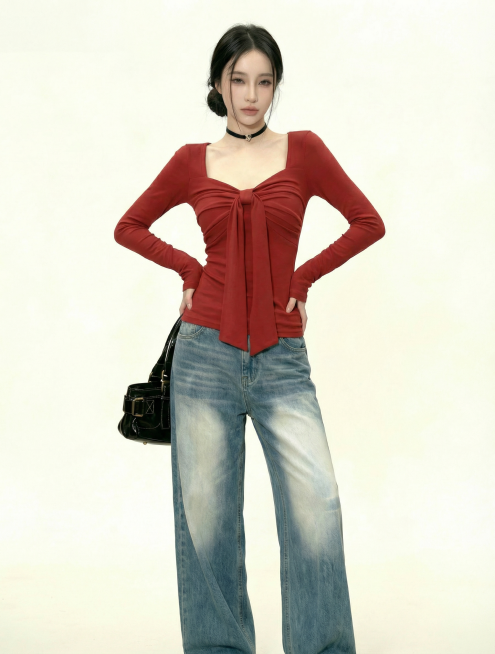 「图片1」生成5张不同姿势的图片，保持模特人物和衣着细节预览效果