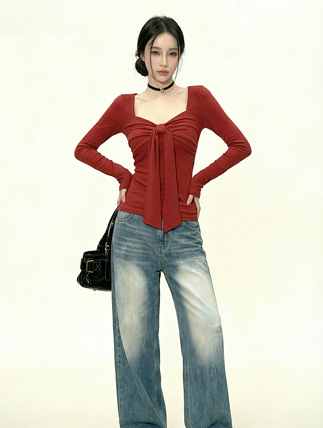 「图片1」生成5张不同姿势的图片，保持模特人物和衣着细节