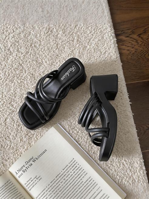 保持图片原有内容不变，仅将图片比例调整为3:4，不改变图片内容和画质预览效果