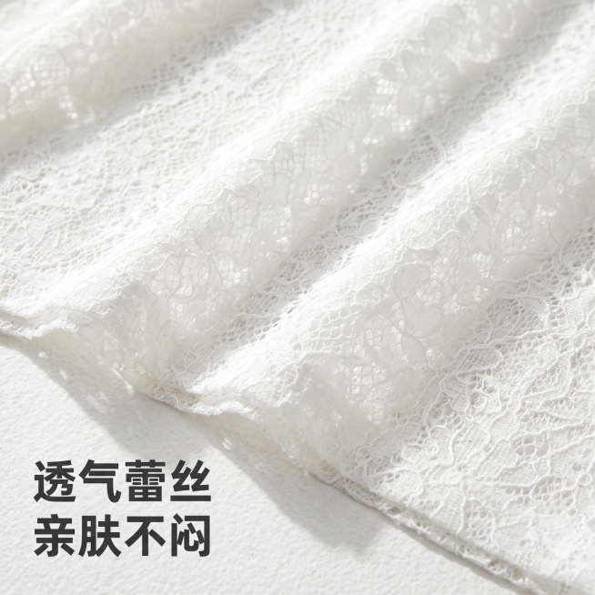 [第二套-清新简约风主图2]透气蕾丝面料细节展示；
[氛围风格]简约自然，突出面料质感；
[画面元素]商业摄影质感、光线柔和通透、产品清晰真实、画面干净高级。特写展示白色蕾丝面料镂空纹理，放置在白色纹预览效果