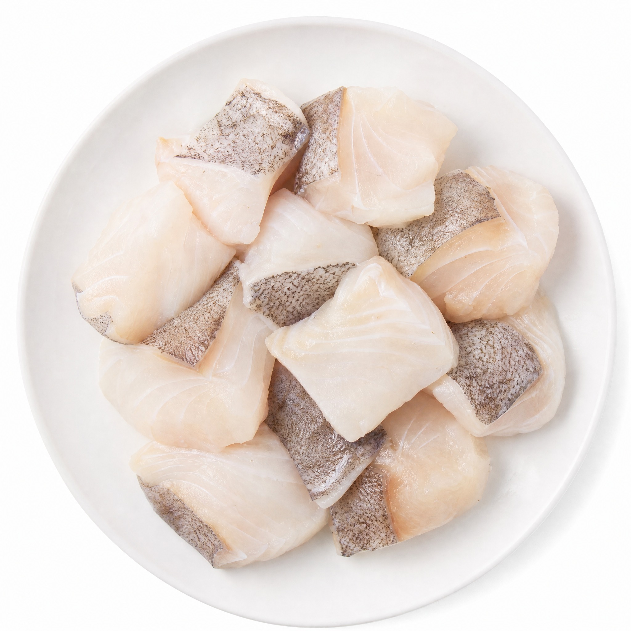 新鲜鳕鱼块，放在白色盘子里，纯白背景，美食摄影，高清真实，顶视图 - 图片创意预览