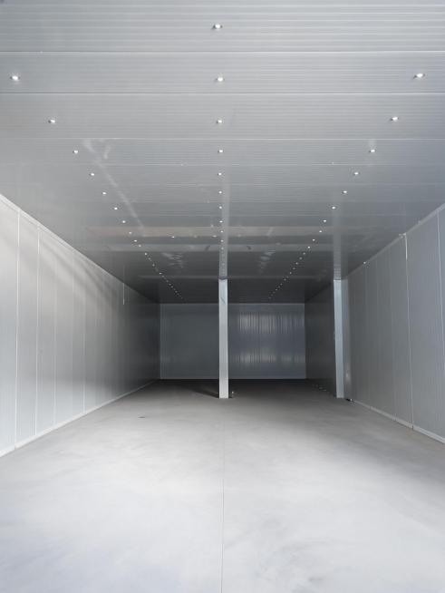 淘宝详情页，完工后的大型冷库内部，整体空间展示，使用聚氨酯冷库板搭建，干净整洁，气密性好预览效果