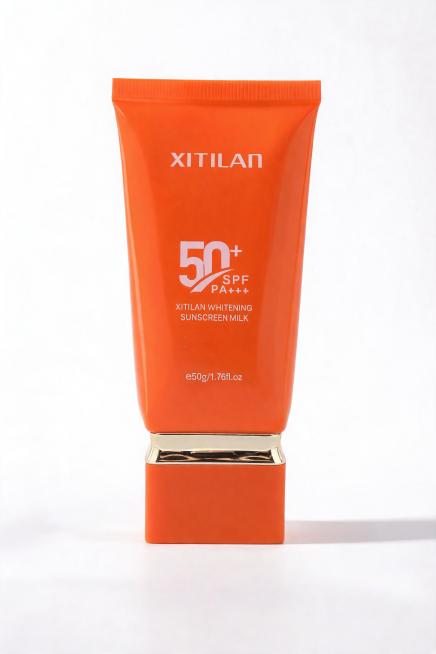9. 纯白极简场景。主体为XITILAN橙色软管防晒乳，还原原图的方形管身、方形金色底座，所有品牌文字、图案清晰锐利；放置在纯白色背景中央，光线均匀柔和，瓶身边缘有细腻的高光，整体极简干净，适配视频转预览效果