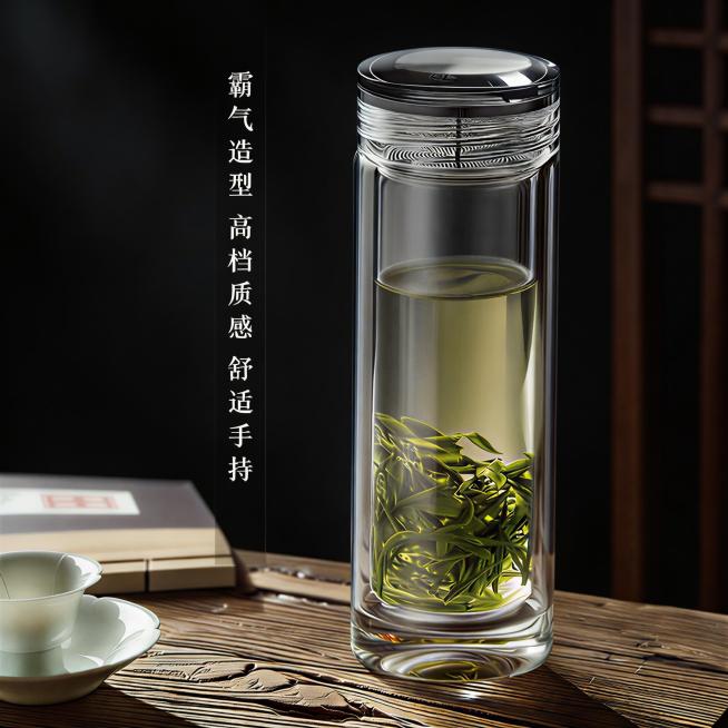 将背景更换为暗黑主题，营造高级简约氛围；保留玻璃杯、盖子、茶具及竖排文字‘霸气造型 高档质感 舒适手持’；强化玻璃通透感与茶叶鲜活细节，确保整体构图协调、视觉聚焦主产品预览效果