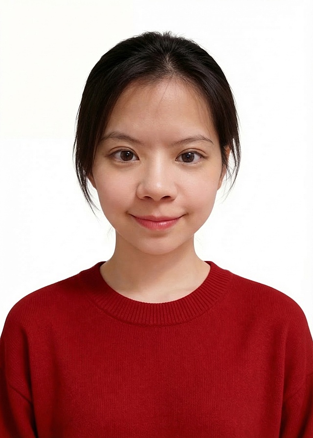 修改左眼眼皮，使其和右眼眼皮形状保持一致，保留原图其他部分不变，照片真实自然