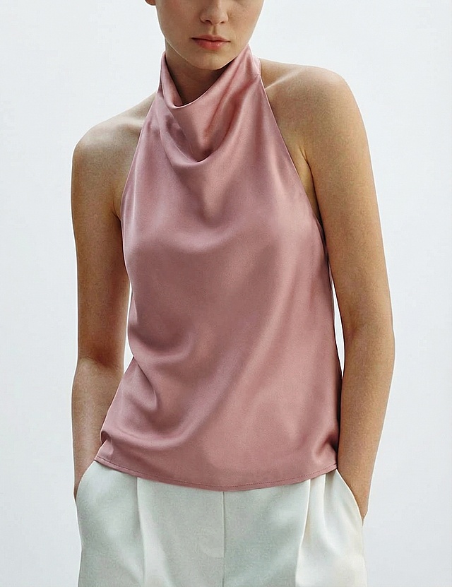 把其它衣服平铺图依次换到图一模特身上，注意不要改变平铺图衣服颜色以及图一模特动作样貌