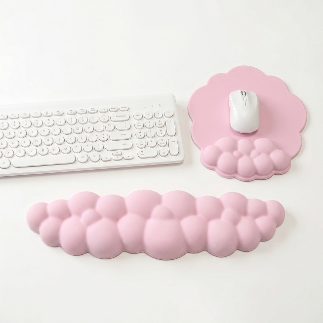 [Main Image 1] Pink Cloud Shaped Silicone Keyboard Wrist Rest and Mouse Pad Set.
[Atmosphere Style]预览效果