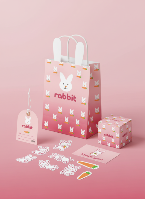 参考这个LOGO，做一套童装品牌视觉设计，品牌名称为“rabbit"，包括包装袋， 吊牌，纸盒，感谢卡，贴纸等。粉色渐变视觉主色调，柔和、梦幻、温馨、可爱风格预览效果