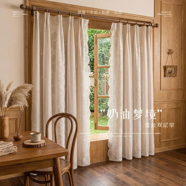 不改变窗帘面料材质和文字，将场景切换为原木风家装场景，改变展示角度预览效果