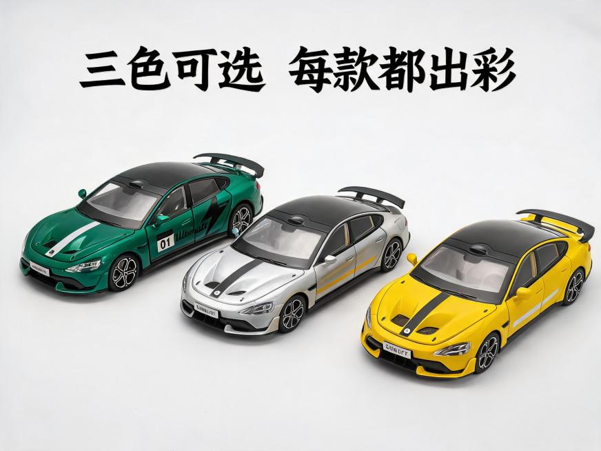 多色对比展示场景：纯白背景，把黄、绿、银三种颜色的车模并排摆放，车头朝同一方向。角度是平视俯拍，让三辆车模的正面和侧面都能拍到，方便对比颜色差异。三辆车模之间留出等距间距，光线均匀打在所有车模上，避免预览效果