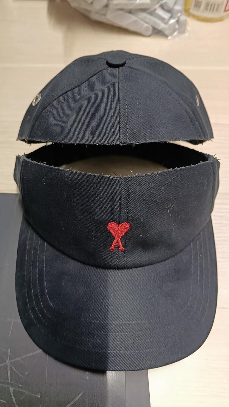 A dark navy six-panel baseball… - 图片创意预览
