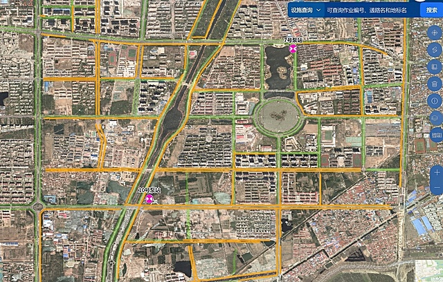 降低地图整体饱和度，提亮并增强地图中黄色和绿色的色彩清晰度与明亮度，保留地图原有所有标注和线路信息不变