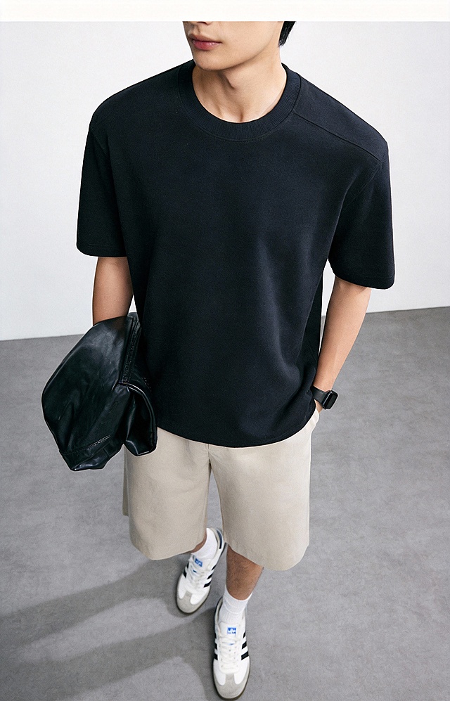 服装贴合：将白底图穿到模特身上。衣服完全贴合模特身形，无违和感，保留白底图衣服原有版型 
场景：灰色地面与白色背景，光线自然，背景简洁
画质要求：写实，8k，高细节，对焦清晰，光线自然，无变形
