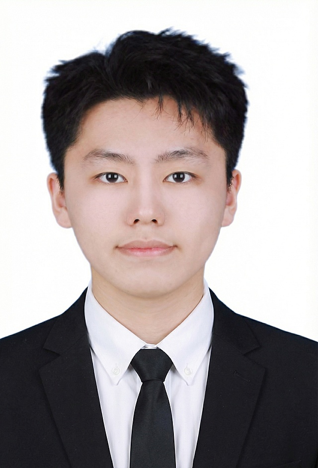 将人物服装替换为黑色西装，白色衬衫，黑色领带