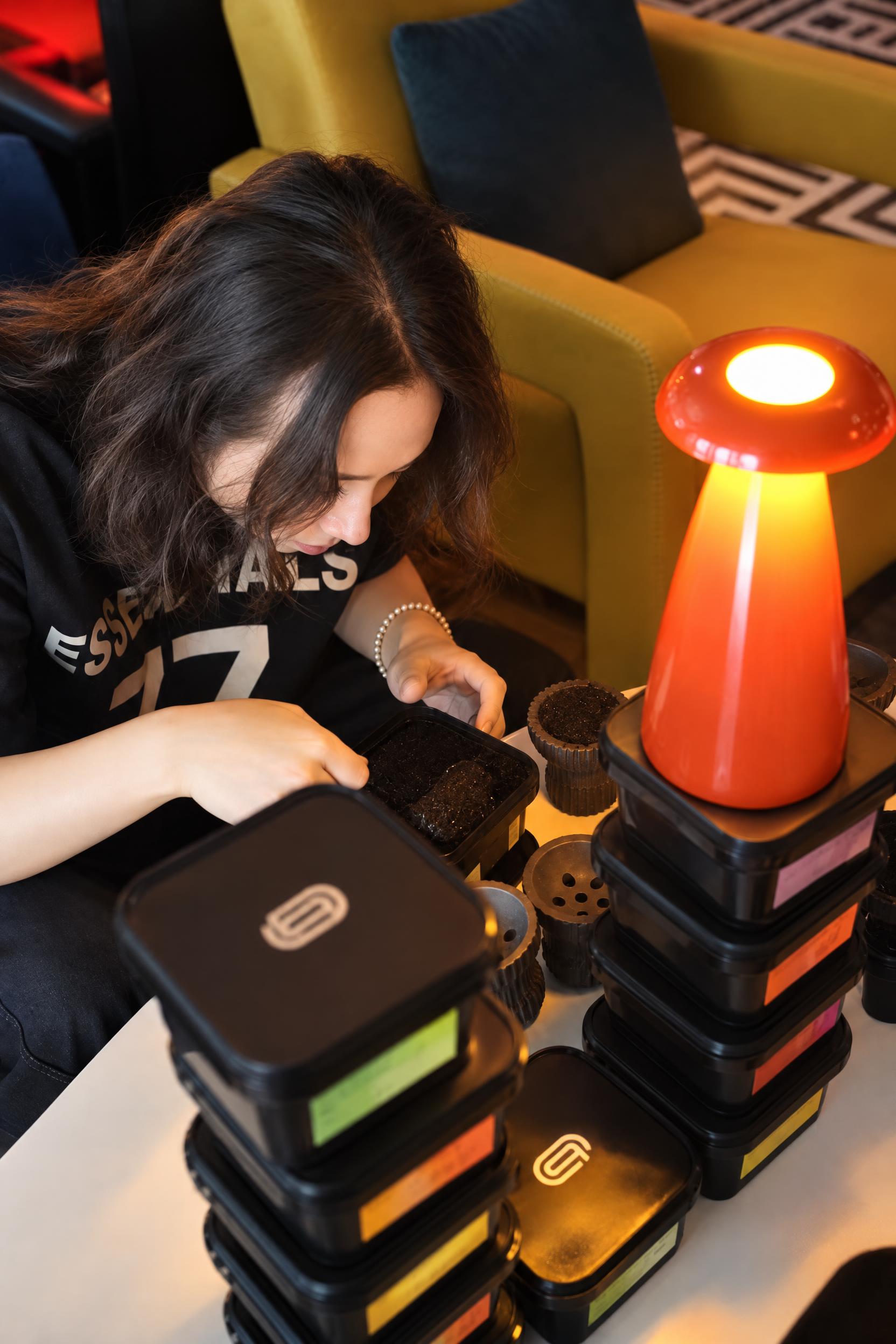 提升整体画质，去除噪点，增强精修质感，保留真实自然的写实质感，… - 图片创意预览