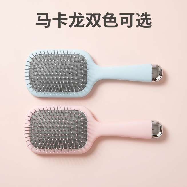 [主图 5] SKU展示，两款气垫梳整齐排列
[氛围风格] 温柔奶油ins风，干净明亮的治愈氛围感
[画质] 商业摄影质感，光线柔和通透，产品清晰真实，画面干净高级
[元素] 保持浅蓝色和粉色两款气垫预览效果