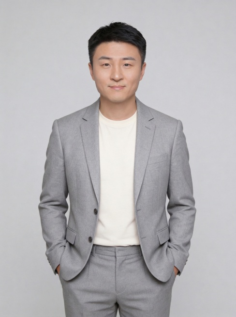 只需要微调，不要改变样貌，脸稍微瘦一点点，皱纹稍微少一点就可以预览效果