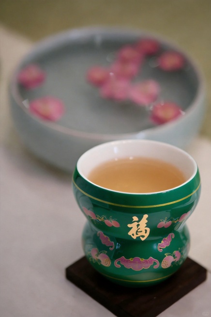 将图一杯子换成图二杯子，删除杯子里的花预览效果
