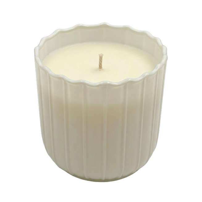 将图片1玻璃杯颜色变成乳白色，图1玻璃杯颜色和质感参考图片2的乳白色杯子，保持其他不变，保持波浪杯口和竖纹设计预览效果