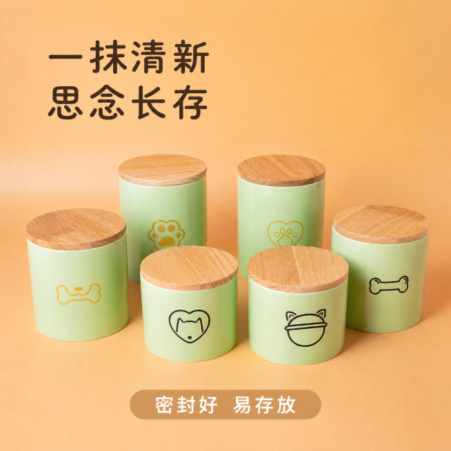 [主图1] 绿色圆柱形款爱宠陶瓷骨灰罐首图。[氛围风格] 清新自然，温暖治愈。[画质] 商业摄影质感清晰通透。[元素] 主体展示五款绿色圆柱形爱宠陶瓷骨灰罐，保持产品外观造型、颜色图案、陶瓷材质、木质预览效果