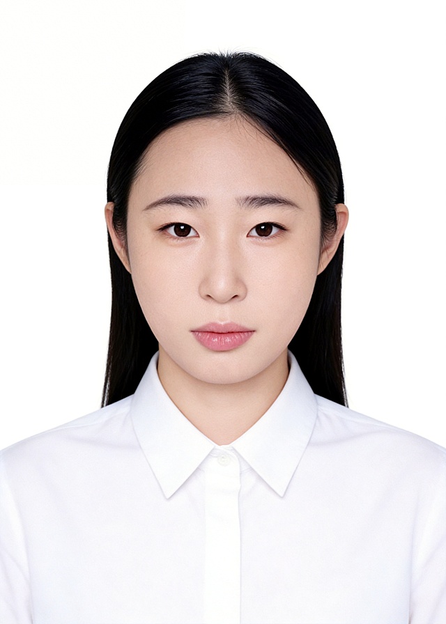 https://gd-visitor.dancf.com/tmp02/abc3c81b5872476cb4b0be6daa338ad4/fc49a9280d5f4979b6e4059a889b4353.jpg https://gaoding-market.dancf.com/market-operations/independent/side/8db35d43c7c24bc6923dc77e1b3e6591/1773891387461.png 保留第一张图中人物发型､脸型､年龄特征生成标准样式纯正面证件照;人物主体严格居中,头部大小与位置严格对齐第二张图,双肩水平平衡,面部中轴线对齐画面中心,正视前方;标准证件照构图,人物绝对居中;头顶上方距离上边缘高度10%,下巴距离画面下边缘高度30%,人物主体占比约68%;肩部平展与画面水平轴平行;头部占比严格对齐第二张图;标准焦段50mm,纯正面,入境范围头部至胸部以上区域,F/4光圈(兼容F/2.8-F/4区间),平视视角(镜头与人物视线完全齐平),正视视图;人物绝对居中(居中构图),位于画面中心;严格限定标准证件照规格;头顶上方距离上边缘高度10%,下巴距离画面下边缘高度30%,肩部平展,头部占比严格对齐垫图;年轻亚洲女性,身着纯白色正装长袖翻领衬衫,不戴帽子,无头饰,无发带,不戴眼镜,提亮肤色,消除暗沉,清透裸妆,隐形毛孔,均匀肤色,唇色自然提亮;肤色白皙细腻,轻透裸妆+微微提亮;底妆轻薄服帖;淡妆:极细内眼线,唇色微微润泽;眼神澄澈,看向镜头,气质自信,嘴角微微上扬表情自然;耳廓可见度一致;肩部平展,肩线与画面水平轴平行;头肩比例协调呈现;免冠,五官完全露出,柔和正面顺光均匀柔光,面部明亮无硬影,背景均匀提亮,画质清晰,零噪点降噪;面部清晰;均匀柔和布光,无明显阴影,面部光影干净,柔光正面打光,自然光影过渡,皮肤质感细腻,哑光质感,极简纯色白色背景,背景亮度均匀统一;高清锐利画质,细节清晰可见;零噪点处理;色彩还原自然,专业证件照质感,高清人像质感,细腻皮肤纹理,严格按照第一张图内容生成,分辨率4K,画面比例5:7