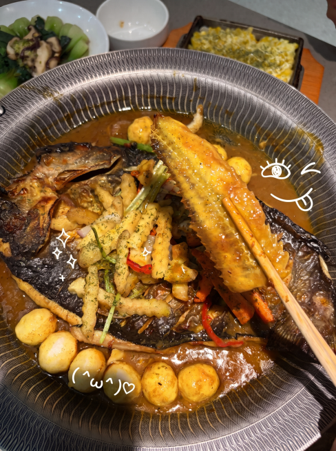 为这道美食图片添加几个可爱、简约的手绘表情贴纸，保持原有菜品清晰不变，调整图片比例为3:4，适配小红书风格，画质清晰预览效果
