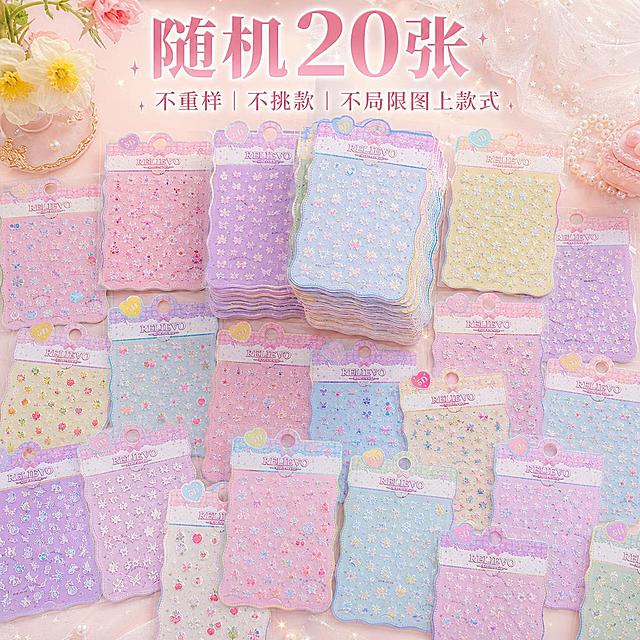 1:1正方形电商SKU主图，严格还原上传的RELIEVO 5D浮雕儿童美甲贴纸产品细节，包括包装设计、粉紫马卡龙配色、顶部纸卡挂头、透明包装袋、RELIEVO LOGO位置与文字内容、蝴蝶爱心花朵蝴蝶结等图案元素，产品参考尺寸8*12cm。8K超高清商业产品摄影，视觉风格：甜美可爱马卡龙清新风+洛丽塔精致风，浅奶白哑光桌面，柔和漫射柔光，细碎珠光星光点缀。桌面平铺散开20种不重样款式的美甲贴纸包装，同一图案、同一包装、同一颜色绝不重复，各种款式在图案、配色、主题上明显区分，包含蝴蝶、碎花、爱心、蝴蝶结、草莓、星星、云朵、小花等不同元素；画面上方中间位置厚厚叠放一沓美甲贴纸包装，堆叠出厚实体积感，全部包装LOGO完整清晰。字体风格：简约高级，超细衬线文字搭配薄阴影文字效果。主标题"随机20张"，副标题"不重样｜不挑款｜不局限图上款式"。排版形式：疏密对比排版，平铺产品铺满画面下半及中部，厚沓堆叠放置画面中上位置，标题放置画面顶部，文字不遮挡产品，视觉突出数量多、款式丰富、不重复，SKU规格主图。