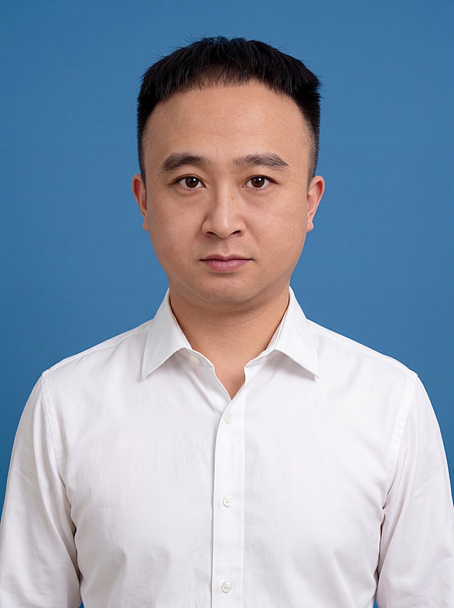 参考图中保留人物脸型、发型、年龄等特征生成公务员事业单位职场形象照，标准焦段50mm，f/4光圈，平视视角，镜头与人物视线齐平；人物占画面70%，人物居中，居中构图，位于画面中心，为视觉聚焦点，入境范围头部及以下至臀部下方10cm，半身像；左右留少量背景空间，头部与画面顶部保留5%空间；头部发型完整，头肩比例协调，人物结构准确；发质微微柔顺，微微蓬松。身穿高支精梳棉纯白色衬衫，翻领设计，面料细腻，着装正式干练，专业稳重干练，身形匀称，姿态端正，身体挺拔。呈自然站姿自然正面，肢体放松且自信；蓝色纯色背景，背景光线均匀柔和，呈现均匀柔和质感，极简干净，强化色彩对比的高级感；画质超高分辨率、细节清晰，现代精致感风格；肤质精细化处理；眼神直视镜头，目光坚定且澄澈，表情自然，严肃端正；分辨率4K，去除人物之外的所有元素。严格按照图片内容生成。肤质自然细腻，肤色健康均匀，皮肤状态清爽干净，保留真实皮肤细节。正面柔光补光，4800K中性光，面部光比1:1.5。中近景写实摄影，对焦清晰，面部雾面柔光，轻透裸肌感，高清保留皮肤细节。画面比例3:4