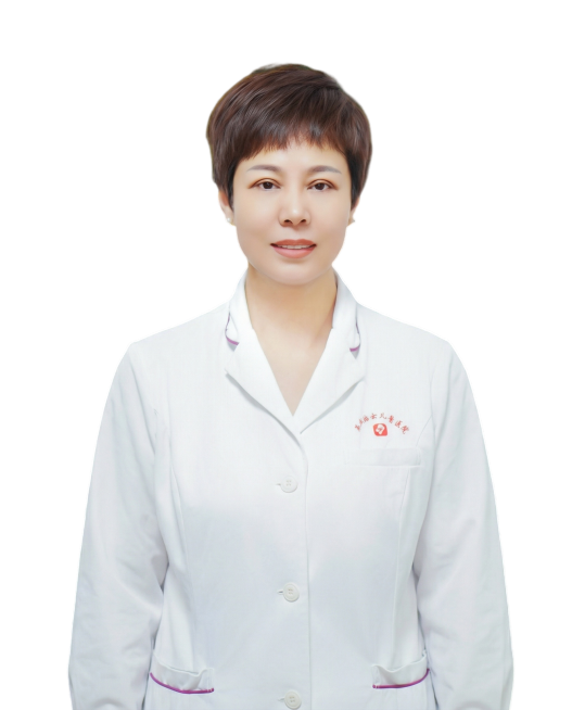 把图片里的人物衣服变成长袖，抠图成PNG格式预览效果
