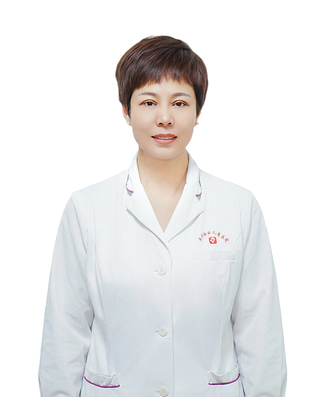 把图片里的人物衣服变成长袖，抠图成PNG格式