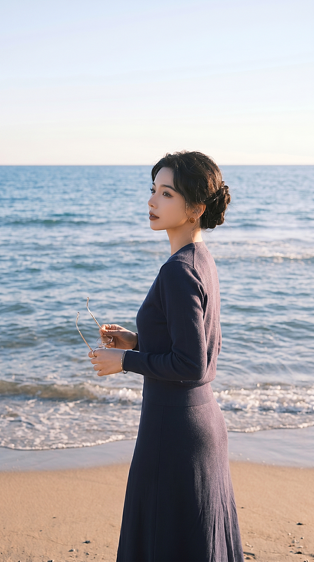 调整姿势让女主手拿着眼镜，清晰展示镜框的细节，保持海边看海场景，保持9:16尺寸，保持人物和风格不变，镜框细节保持原图样式