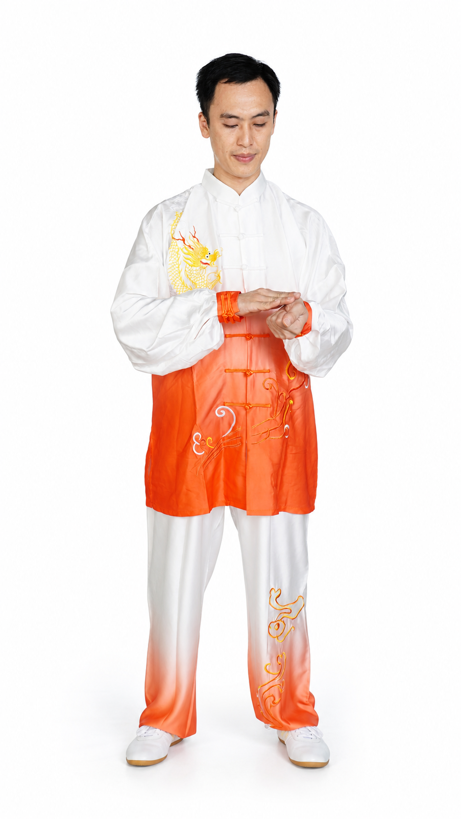 将背景替换为纯白色，保留人物和服装完整，服装精修，智能平整皱褶… - 图片创意预览