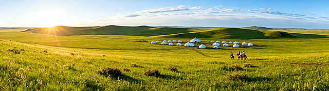 通辽珠日河草原旅游区实景照片，写实风格，高清真实草原场景