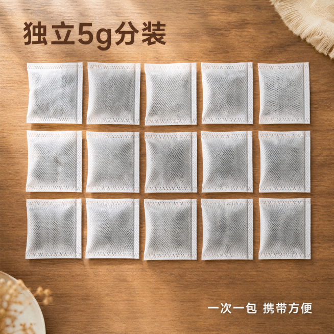 [主图-3] 独立分装规格展示
[氛围风格] 暖调居家治愈风，和整体风格保持统一
[画质] 商业摄影质感，光线柔和通透，产品清晰真实，画面干净高级
[元素] 多个独立5g红茶茶包整齐排列在木质桌面上，预览效果