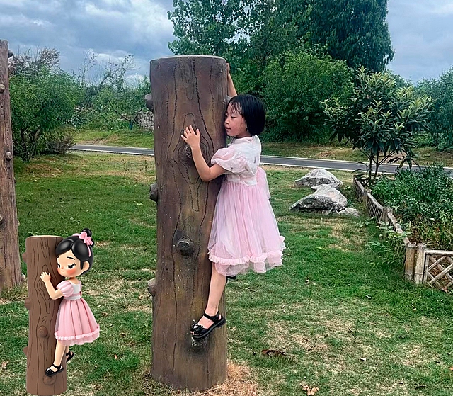 甜美可爱的小女孩，轻拟物风的树桩与插画角色相映成趣，清新柔和的实景感带来舒适体验。