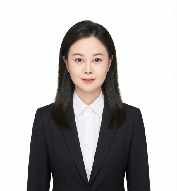 把衣服改成黑色西装，白色衬衫，发型改成披发预览效果