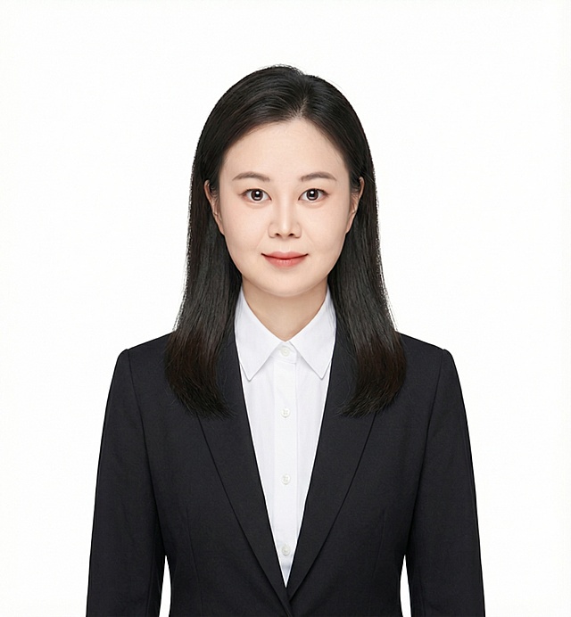 把衣服改成黑色西装，白色衬衫，发型改成披发