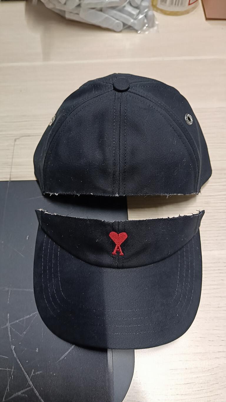 A black six-panel baseball cap… - 图片创意预览