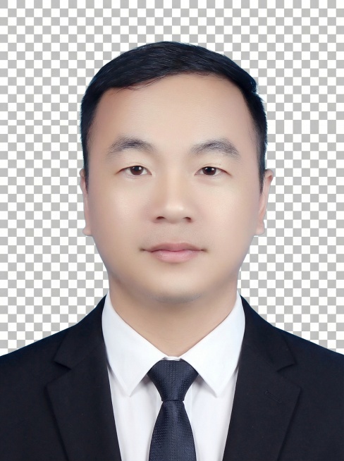 生成2寸证件照，透明背景，稍微美化并保持五官，穿黑色西装白色衬衫打领带，肩膀需要完整露出，人物需要胸口以上比例协调。预览效果