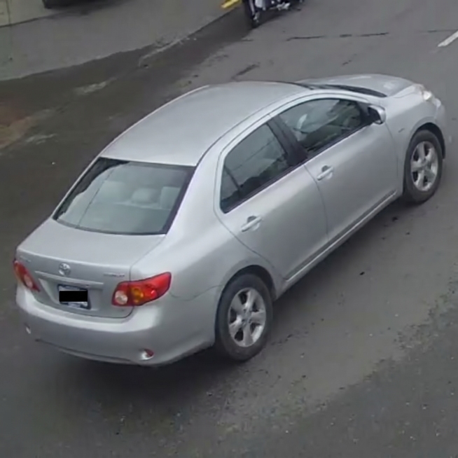 「图片1」「图片1」「图片1」「图片1」「图片1」「图片1」「图片1」「图片1」「图片1」「图片1」你是一个道路上方监控视角下生成车辆外观的专家，请先判断这些图片是在图中车辆的哪个视角拍摄的，然后生成预览效果