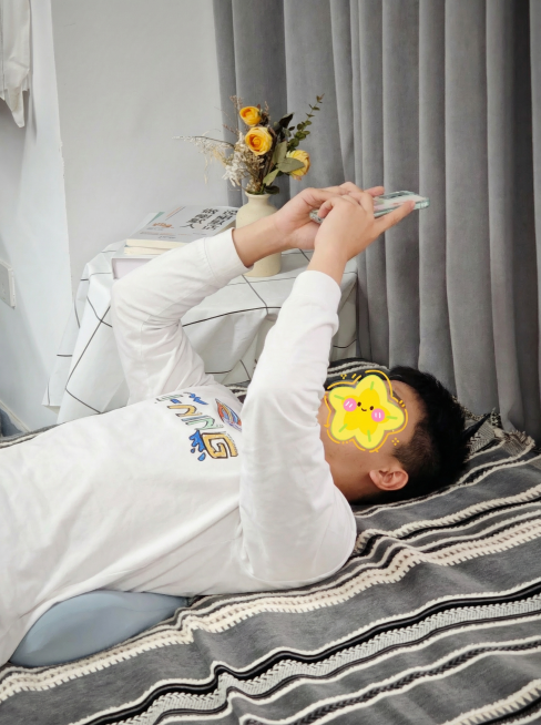把人物改为男性，衣服改为长袖预览效果