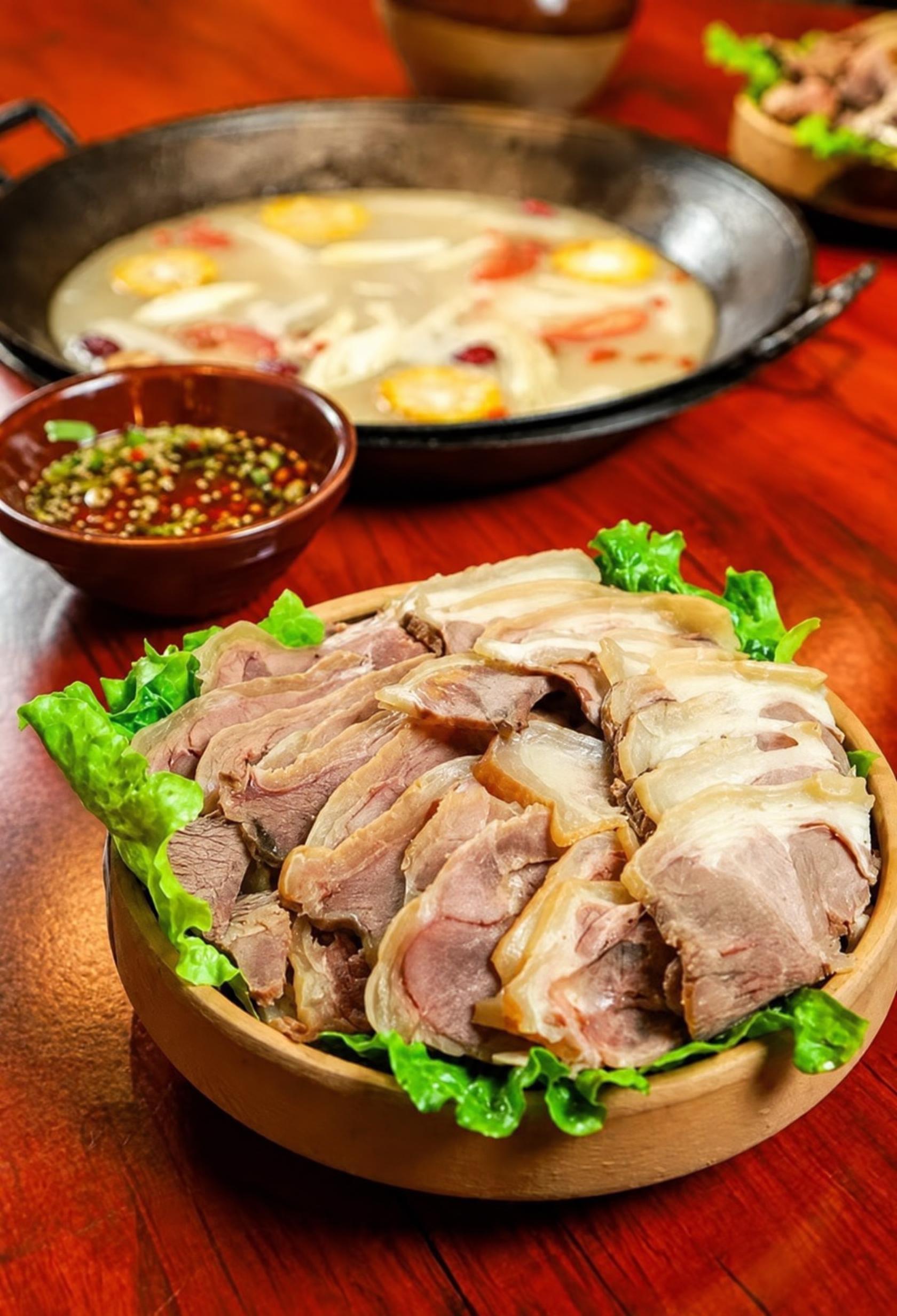 去除图片中间的绿色矩形框和框内的"烫皮羊肉"文字，同时去除底部… - 图片创意预览