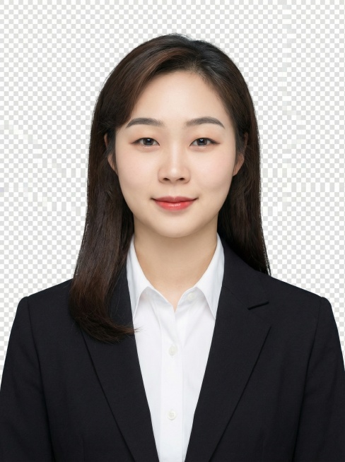 生成2寸证件照，透明背景，稍微美化并保持五官，穿黑色西装白色衬衫不需要领带，肩膀需要完整露出，人物需要胸口以上比例协调。预览效果