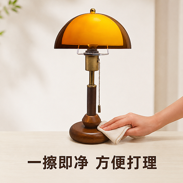 [主图-11] 实木蘑菇台灯清洁保养展示图
[氛围风格] 方便打理，实用展示
[画质] 商业摄影质感，光线柔和通透，产品清晰真实，画面干净高级
[元素] 一只手拿着柔软抹布擦拭实木蘑菇台灯的底座，展示一擦即净的清洁便利性，台灯整体结构颜色保持和输入产品图一致，场景干净简洁
[光影] 光线均匀，动作清晰，突出清洁便捷特性
[配色] 保留产品原有颜色，背景浅素干净
[文字版式] 下方大字写「一擦即净 方便打理」，深色粗体，不遮挡主体动作和产品
[比例分辨率] 1:1 比例，2048x2048像素，文字清晰锐利，画面超高清
[负向提示词] 变形，水印，文字错乱，产品图模糊，背景杂乱，绝对化违禁词，联系方式，侵权元素