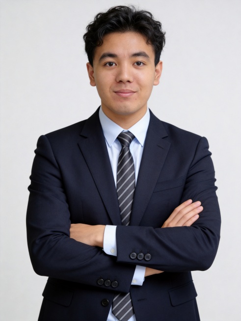 参考第一张图保留人物脸型､发型､年龄等特征生成职场形象照,参考第二张图人物占位和比例,标准焦段50mm,f/4光圈(f/2.8-f/4区间),平视视角(镜头与人物视线齐平);人物占画面70%,人物居中预览效果